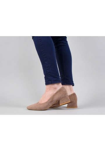 Beżowe czółenka na niskim...