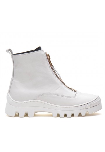 Białe botki zapinane na zamek