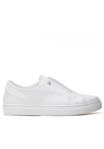 Białe wsuwane trampki