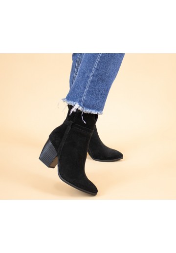 Czarne botki zapinane na zamek