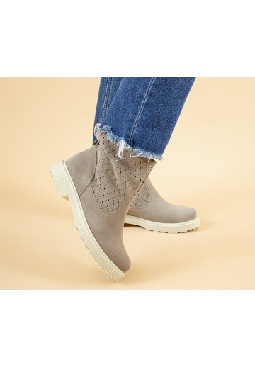 Beżowe botki z perforacją