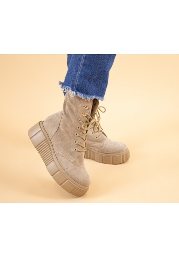 Beżowe botki na grubej...