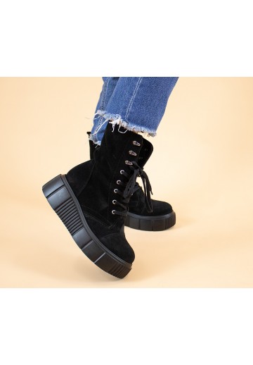 Czarne botki na grubej...
