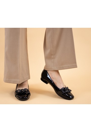 Czarne baleriny z ozdobą