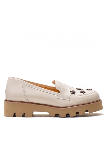 Beżowe mokasyny z ozdobnymi...