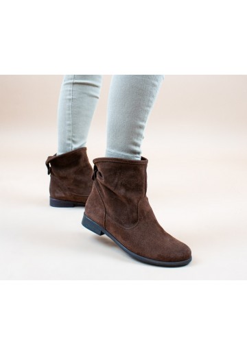 Brązowe botki