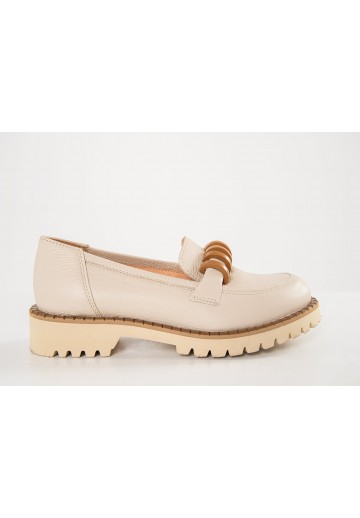 Beżowe mokasyny z ozdobnymi...