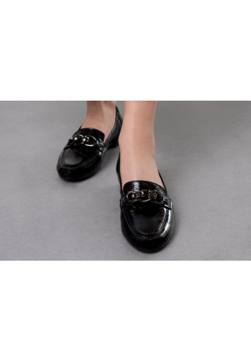 Czarne mokasyny z ozdobnymi...