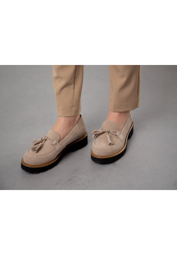 Beżowe mokasyny z frędzlami