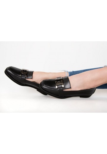 Czarne mokasyny z klamrą