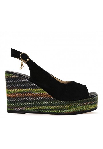 Czarne sandały na koturnie