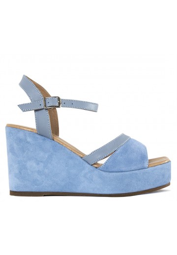 Niebieskie sandały na koturnie