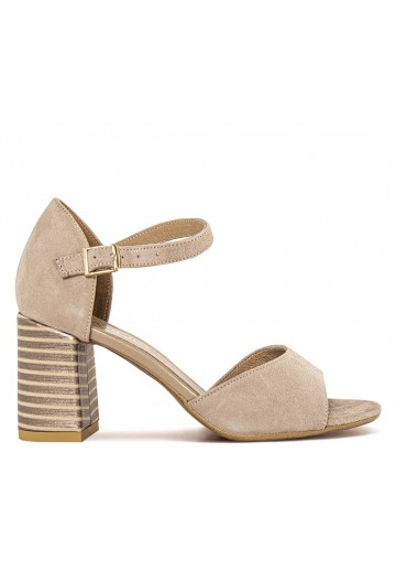 Beżowe sandały na niskim...