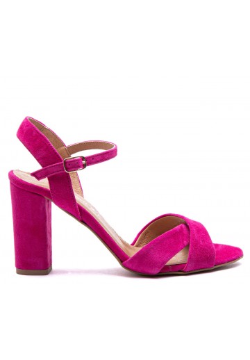 Różowe sandały na słupku