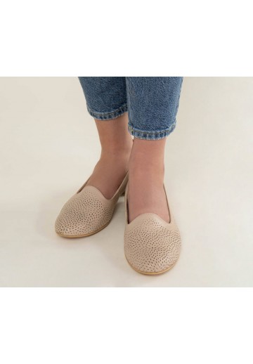 Beżowe półbuty na niskim...