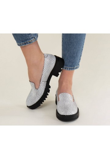 Czarno-białe półbuty na...