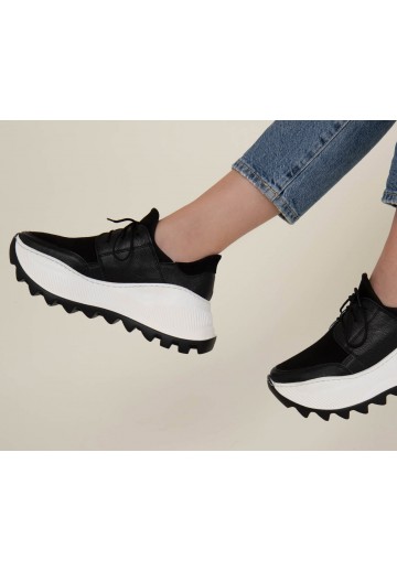 Czarne buty sportowe