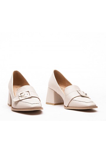 Beżowe czółenka na słupku