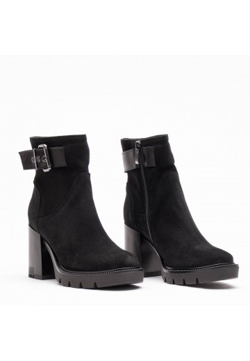 Czarne botki damskie na słupku