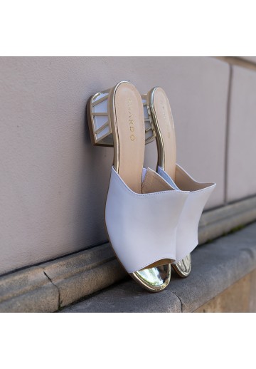 Białe klapki damskie na...