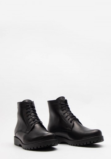 Czarne ocieplane trzewiki