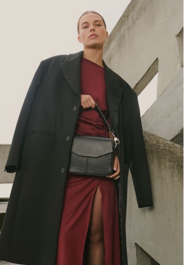 Czarna mała torebka...